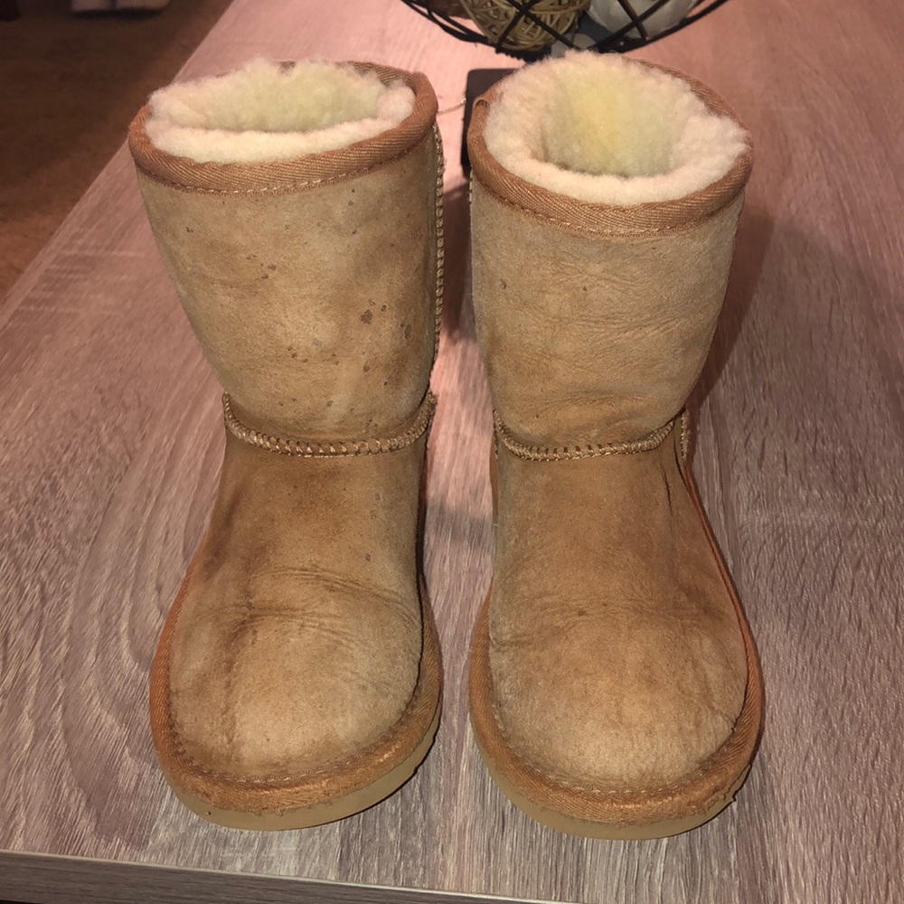 Like new uggs